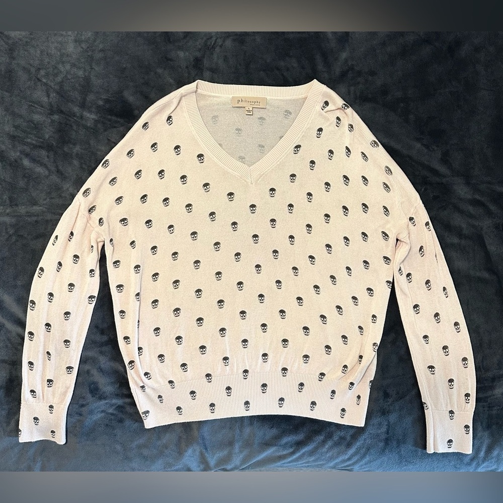 Philosophy Republic clothing, pink V-Neck sweater with gray skulls, size Large